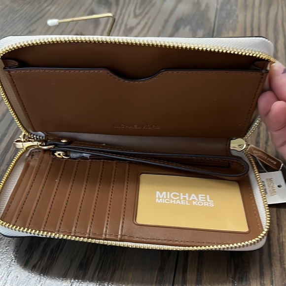 Michael Kors 2-pc SET-NEW. Leather Gilly Large tote and wallet - Picture 7 of 8